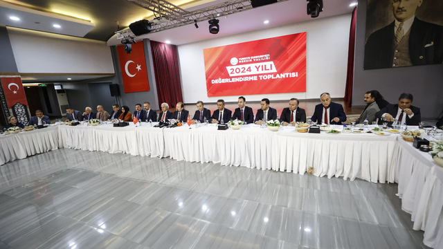 Mersin Valisi Pehlivan, kentteki önemli projeleri değerlendirdi: