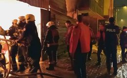 Mersin’de çuval deposunda çıkan yangın söndürüldü